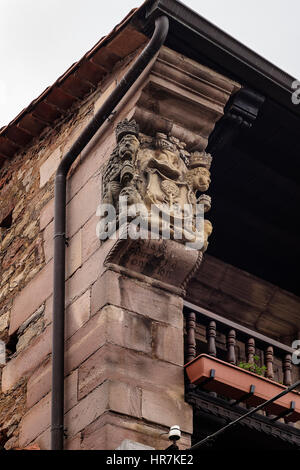 Riocorvo pequeña aldea, siglos XVII y XVIII de la calle del Camino Real. Carretera del rio Besaya, Cantabrie, Espagne, Europe. Banque D'Images