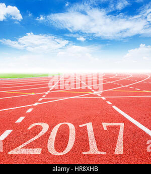 2017 sur la piste de course rouge avec ciel bleu. Objectifs 2016 concept. Banque D'Images