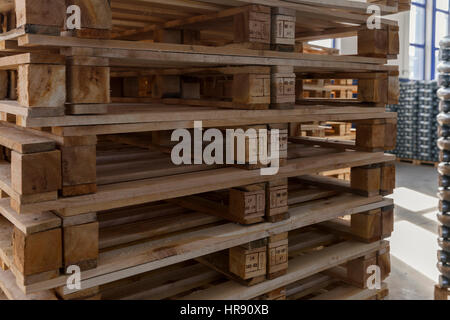 Sur une pile de palettes en bois, Close up Banque D'Images