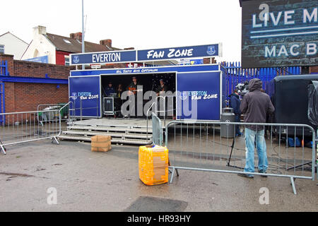 La fan zone avant un match à Goodison Park, domicile de l'Everton Football Club, Liverpool, Royaume-Uni Banque D'Images