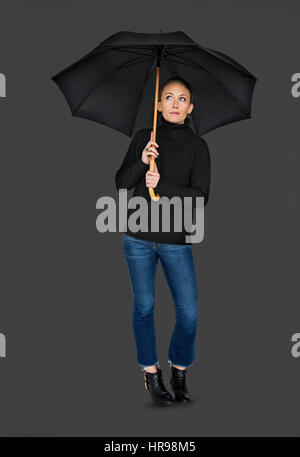 Curieux Portrait femme parapluie Sensibilisation Concept Banque D'Images