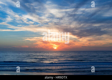 Le coucher du soleil, l'océan Atlantique Lacanau France Banque D'Images