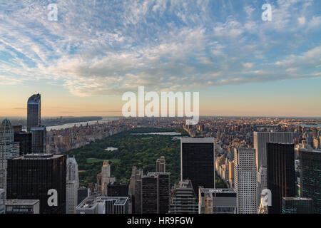 Central Park vu du haut de la roche dans la ville de New York au crépuscule Banque D'Images