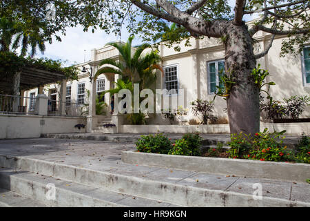 La Havane, Cuba - février 2,2017 : Finca Vigia où Ernest Hemingway a vécu de 1939 à 1960.De l'arrière de la véranda et une tour adjacente a Banque D'Images