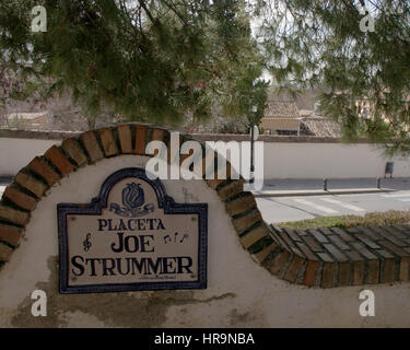 Joe Strummer Square dédié à l'ancien frontman du groupe de punk The Clash, et appelé Placeta Joe Strummer, à Grenade, Grenade, Andalousie, Espagne Banque D'Images