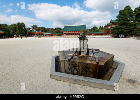 Le Sanctuaire Heian est un sanctuaire Shinto situé dans Sakyo-ku, Kyoto, Japon. Banque D'Images