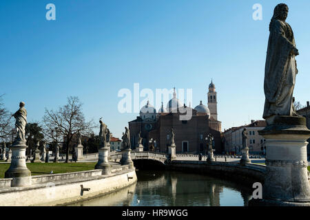 Prato della Valle et Basilica di Sant'Antonio di Padova, Padoue Banque D'Images