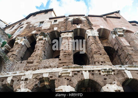 Théâtre Marcello, c'est le premier théâtre en pierre à Rome, Italie Banque D'Images