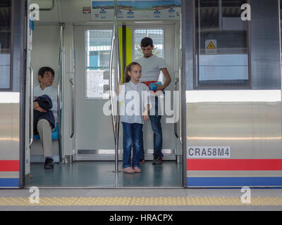 Plate-forme de LA GARE DE MARMARAY ISTANBUL Turquie Banque D'Images