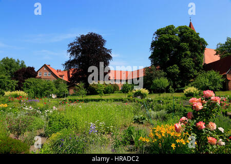 Cloître Ebstorf, jardin du cloître, Ebstorf, Lüneburger Heide, Basse-Saxe, Allemagne, Europe Banque D'Images