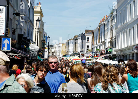 Paniers-rues le marché de Portobello Road à Londres Banque D'Images