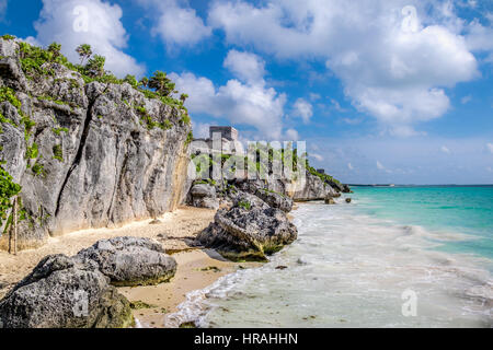 El Castillo et plage des Caraïbes - ruines mayas de Tulum, Mexique Banque D'Images