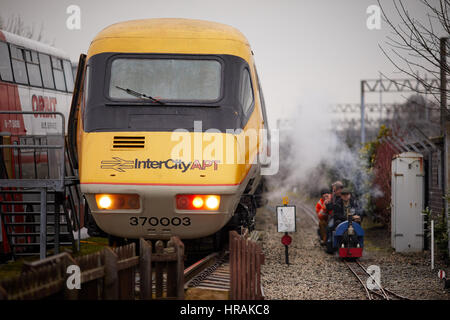 APT Intercity préservé train à vapeur miniature à Crewe Heritage Centre, Bordeaux, près de Stoke-on-Trent, Angleterre, Royaume-Uni. Banque D'Images