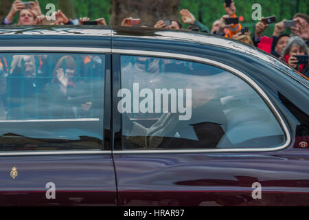 Londres, Royaume-Uni. 28 Février, 2017. La Reine, accompagnée du duc d'Édimbourg, ouvre le nouveau développement à la Chartreuse, Charterhouse Square - Londres 28 Feb 2017. Crédit : Guy Bell/Alamy Live News Banque D'Images