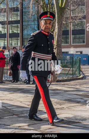 Londres, Royaume-Uni. 28 Février, 2017. Le Lord Lieutenant arrive - La Reine, accompagnée du duc d'Édimbourg, ouvre le nouveau développement à la Chartreuse, Charterhouse Square - Londres 28 Feb 2017. Crédit : Guy Bell/Alamy Live News Banque D'Images