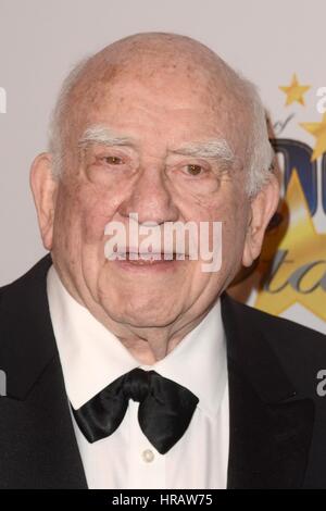 Ed Asner aux arrivées de nuit 27e Congrès annuel de 100 étoiles Oscar Viewing Gala, le Beverly Hilton Hotel, Los Angeles, CA, 26 février 2017. Photo par : Priscilla Grant/Everett Collection Banque D'Images