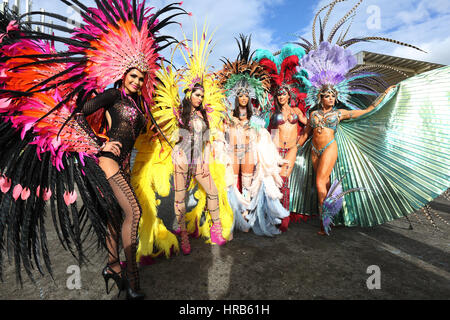 Port of Spain, Trinidad. 28 Février, 2017. Masqueraders avec Harts présente 'jungle' Ultra Violet dans le Queen's Park Savannah pendant le carnaval de Trinidad, le 28 février 2017 à Port of Spain, Trinidad. (Photo par Sean Drakes/Alamy Live News) Banque D'Images