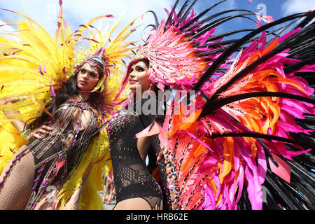 Port of Spain, Trinidad. 28 Février, 2017. Masqueraders avec Harts présente 'jungle' Ultra Violet dans le Queen's Park Savannah pendant le carnaval de Trinidad, le 28 février 2017 à Port of Spain, Trinidad. (Photo par Sean Drakes/Alamy Live News) Banque D'Images