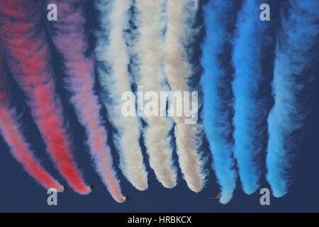 Royal Air Force flèches rouges traînées de fumée - Farnborough Banque D'Images