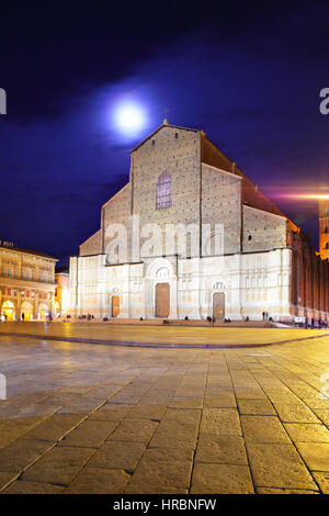 L'église San Petronio à Bologne ville à lune, Italie Banque D'Images