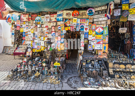 Marrakech, Maroc - 8 décembre 2016 : Brocante à Marrakech, Maroc. Le marché traditionnel berbère est l'une des plus importantes attractions de th Banque D'Images