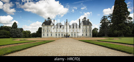 Château de Cheverny, Loire, France, l'un des premiers châteaux de la région à ouvrir ses portes au public qu'elle est célèbre pour son quartier historique interi Banque D'Images