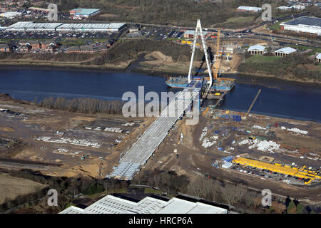 Vue aérienne du Pont du nord de Spire à Sunderland durant la construction Banque D'Images