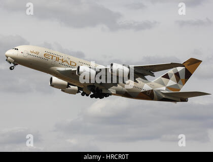 Etihad Airlines Airbus A380-800 - de l'aéroport Heathrow de Londres Banque D'Images