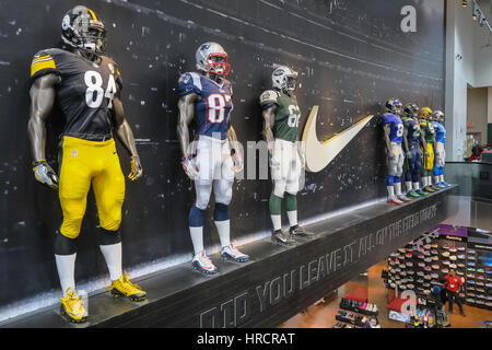 New York Yankees' Jerseys, Modell's Sporting Goods Store Interior, NYC  Stock Photo - Alamy