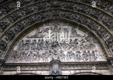 Plus de détails sur la façade de la cathédrale gothique de Notre Dame (Onze-lieve-vrouwekathedraal), Anvers, Belgique. Banque D'Images