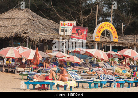 La mer,arabe,tourisme,Indiens, les touristes, familles, couples,,baignade,paradis coucher du soleil,plage,Calangute Baga,Goa, Inde,,Indian,Asia,Asiatique, Banque D'Images