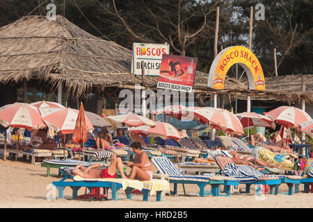 La mer,arabe,tourisme,Indiens, les touristes, familles, couples,,baignade,paradis coucher du soleil,plage,Calangute Baga,Goa, Inde,,Indian,Asia,Asiatique, Banque D'Images