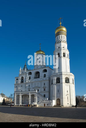 Clocher d'Ivan le Grand, l'hypothèse beffroi et le Filaret annexe, place de la cathédrale du Kremlin de Moscou, construit dans les années 1505-1508, l'objet Banque D'Images