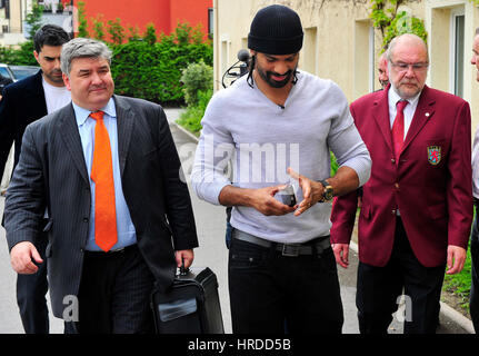 Le boxeur britannique David Haye © arrive à l'hôtel avant d'obtenir une licence de Luxembourg Luxembourg Fédération de boxe. La Haye et Dereck Chiso boxer Banque D'Images