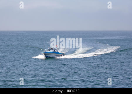 Bateau de pêche sur la côte de Californie, USA Banque D'Images