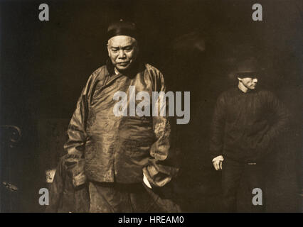 Arnold Genthe - Marchand et garde du corps, ancien Chinatown, San Francisco - Google Art Project Banque D'Images