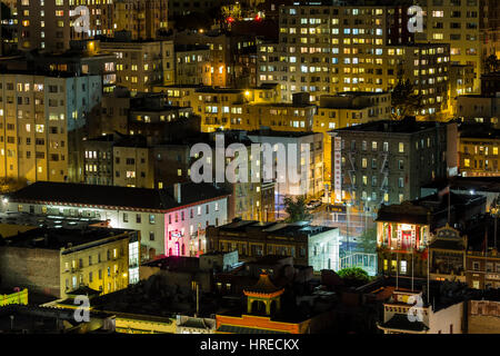 Editorial vue nocturne de San Francisco's historique de Chinatown district. Banque D'Images