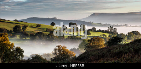 Voir ci-dessus sur l'Usk de Talybont Tor y Foel dans les Brecon Beacons Banque D'Images