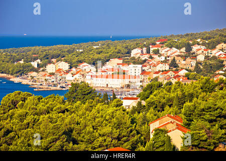 Bol, sur l''île de Brac vue panoramique, Dalmatie, Croatie Banque D'Images