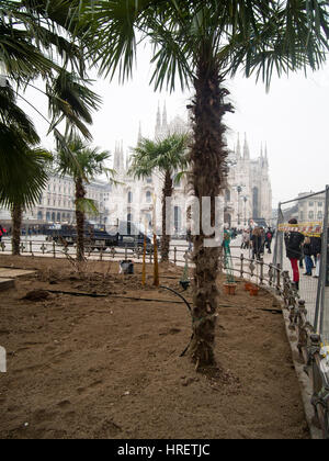 Palms Starbucks à Milan, et les chauffeurs de taxi protestent contre super inPiazza Duomo, au cours de la Fashion Week de Milan - 24 Février 2017 Banque D'Images