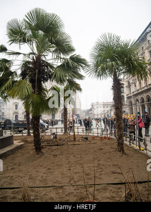 Palms Starbucks à Milan, et les chauffeurs de taxi protestent contre super inPiazza Duomo, au cours de la Fashion Week de Milan - 24 Février 2017 Banque D'Images