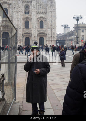 Palms Starbucks à Milan, et les chauffeurs de taxi protestent contre super inPiazza Duomo, au cours de la Fashion Week de Milan - 24 Février 2017 Banque D'Images