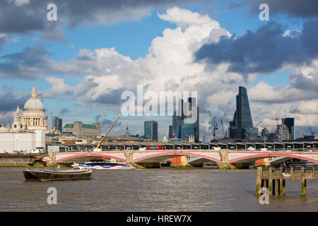 La ville de Londres de la Tamise Banque D'Images