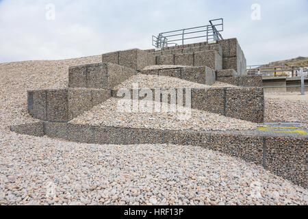 Nouveau (2016) travaux de défense côtière sur la plage de Chesil, Portland, Dorset UK côte Banque D'Images