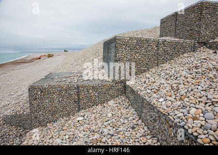 Nouveau (2016) travaux de défense côtière sur la plage de Chesil, Portland, Dorset UK côte Banque D'Images