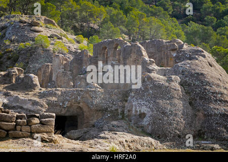 Bobastro, la province de Malaga, Andalousie, Espagne du sud. Ruines de l'église de taille d'Mozarabe-Andalou qui comprend rock construit par Umar ibn Hafsun. Banque D'Images