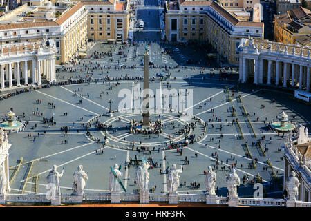 High View sur St Peters Square, Piazza di San Pietro, Vatican, Rome, Italie Banque D'Images