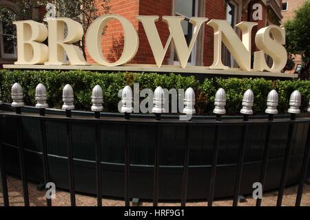 Browns pub bar restaurant à Nottingham. Une partie de la M & B Mitchell et Butler Group Banque D'Images