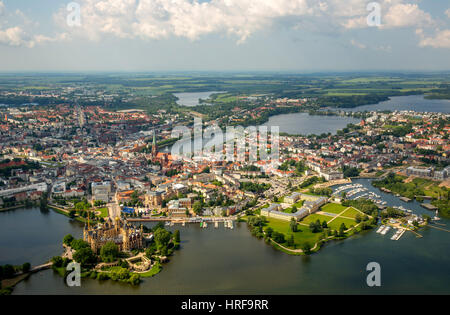 Centre historique avec le château de Schwerin, Burggarten, Burgsee, Lac de Schwerin, Schwerin, Mecklembourg-Poméranie-Occidentale, Allemagne Banque D'Images