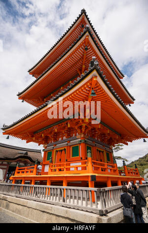 Le Kiyomizu dera à touristes, Temple bouddhiste, à Kyoto, Janan Banque D'Images